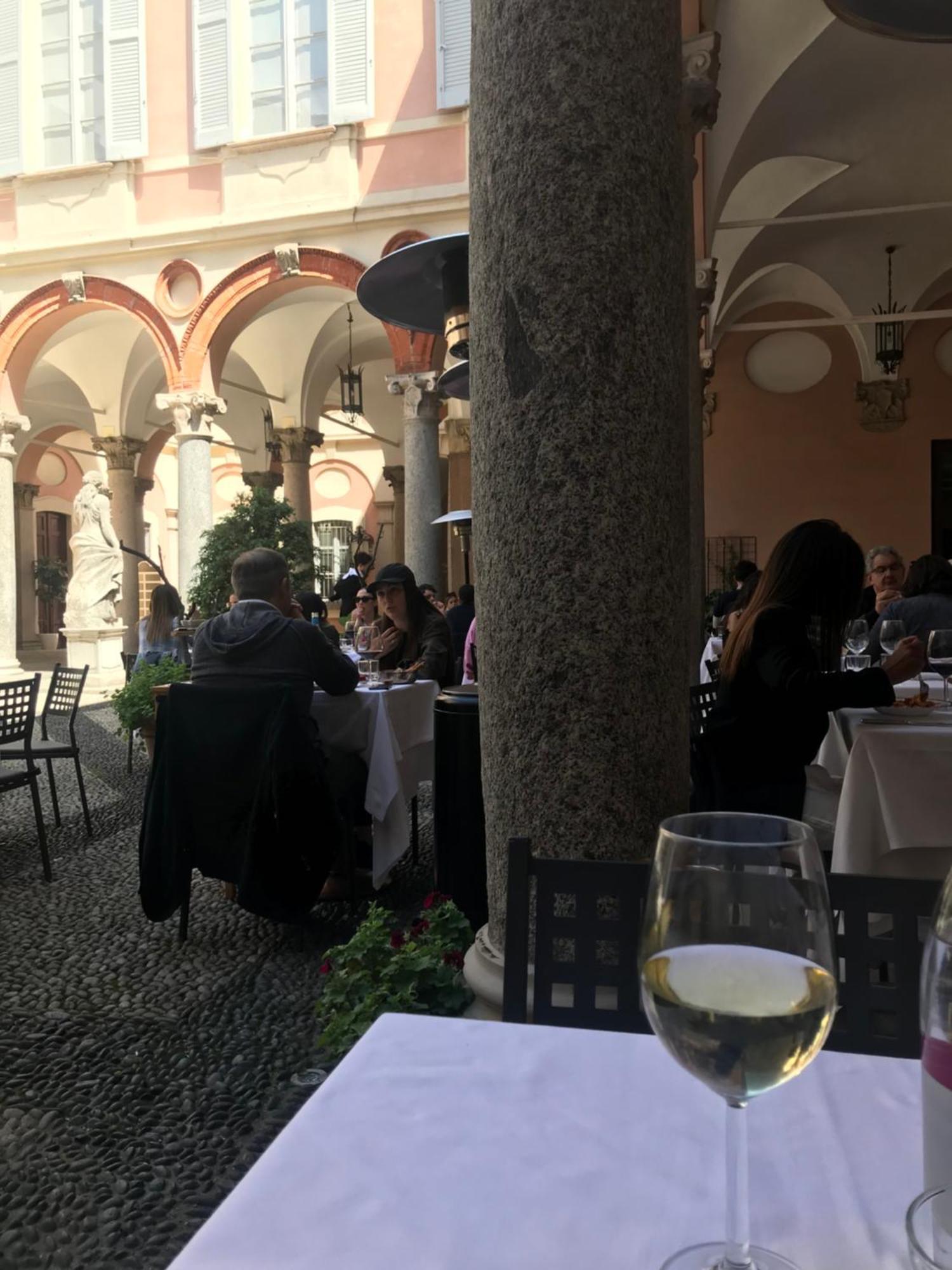 Free 30 Minutes Preemptive Cognitive Disconnect Therapy Price Location Real Duomo Palace Mini Suite Milano Exteriör bild