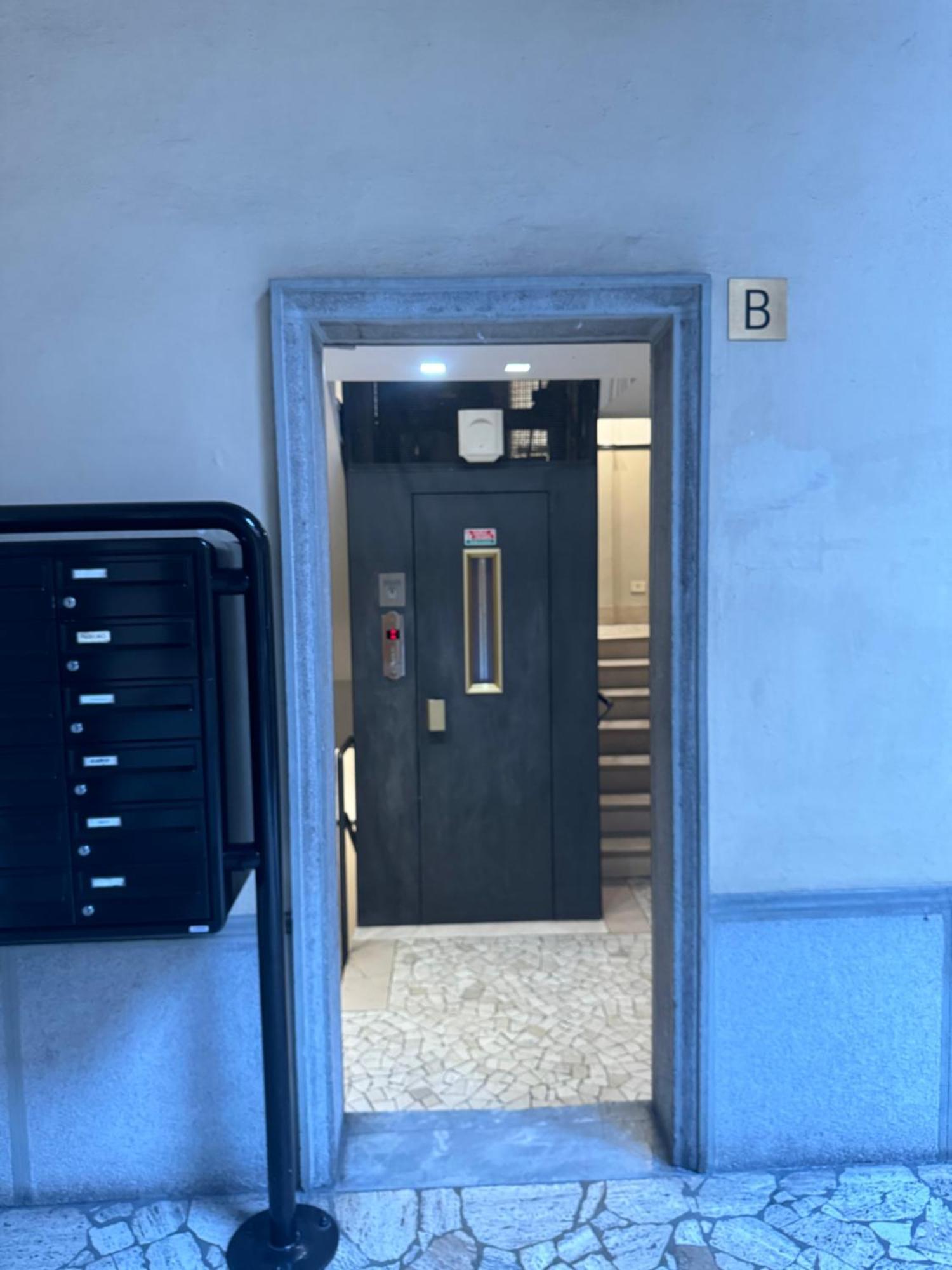 Free 30 Minutes Preemptive Cognitive Disconnect Therapy Price Location Real Duomo Palace Mini Suite Milano Exteriör bild