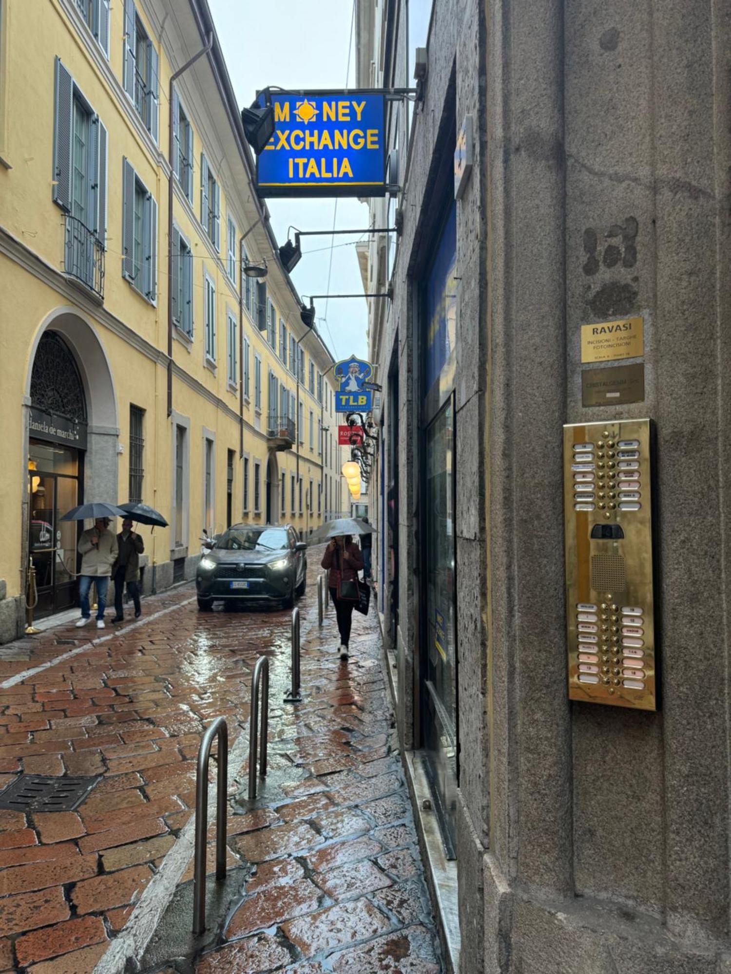 Free 30 Minutes Preemptive Cognitive Disconnect Therapy Price Location Real Duomo Palace Mini Suite Milano Exteriör bild
